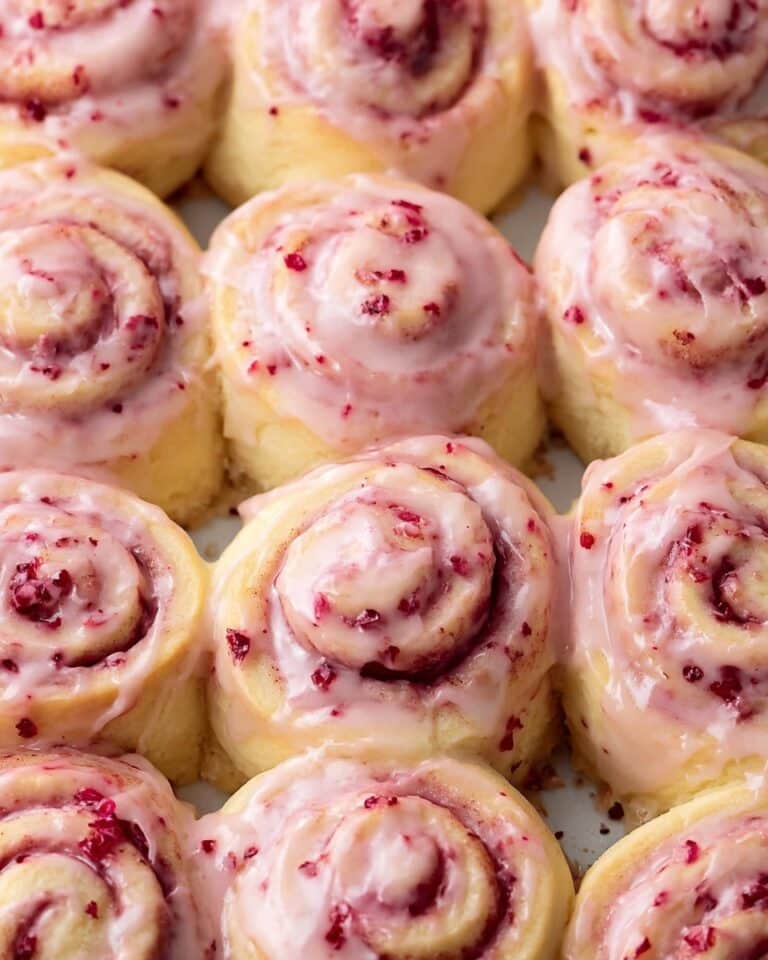Strawberry Cinnamon Rolls Recipe